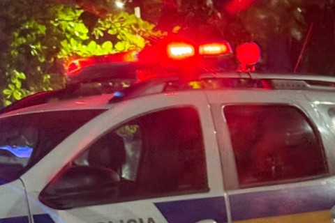 Colisão entre carro e viatura policial é registrada na MG-424