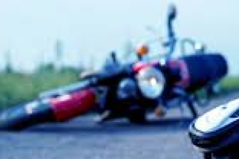 Motociclistas se envolvem em acidente e deixam o local antes da chegada da polícia na MG-010