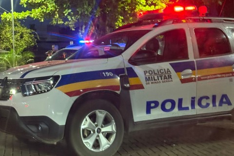 Acidente de trânsito deixa motociclista ferido na Rua Suzana Passos, em Pedro Leopoldo