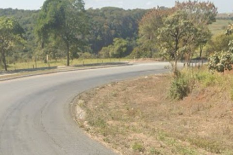 Motociclista sofre fratura em acidente na estrada da Lapa Vermelha, em Pedro Leopoldo