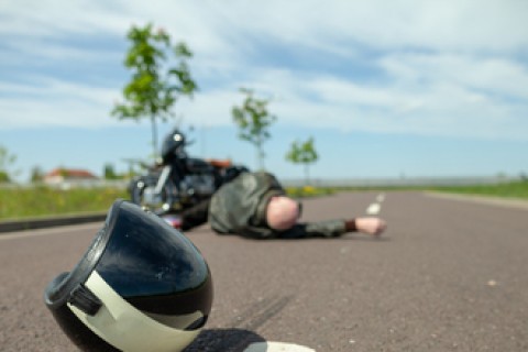 Acidente entre carro e moto deixa motociclista ferido na MG-424 em Pedro Leopoldo