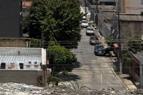 Operação remove veículos abandonados em vias públicas de Pedro Leopoldo