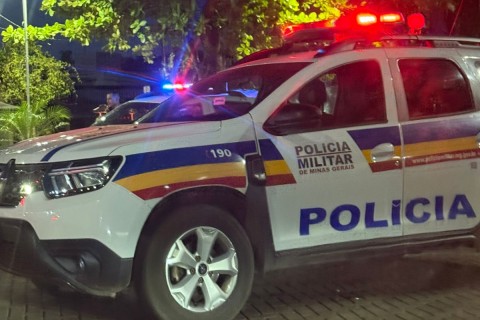 Polícia encontra carro incendiado em estrada rural de Pedro Leopoldo; veículo pode ter sido clonado