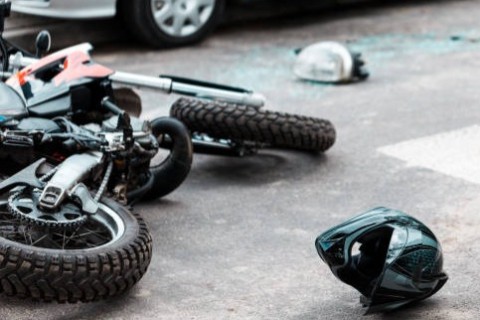 Motociclista fica ferido em acidente na estrada da Lapa Vermelha, em Pedro Leopoldo