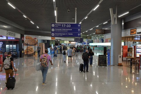 Passageiro tem boneco avaliado em R$700 furtado em bagagem no Aeroporto de Confins