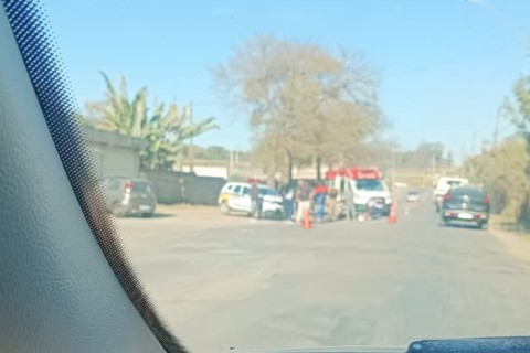 Motociclista fica ferido em acidente com carro em Pedro Leopoldo; condutores não eram habilitados