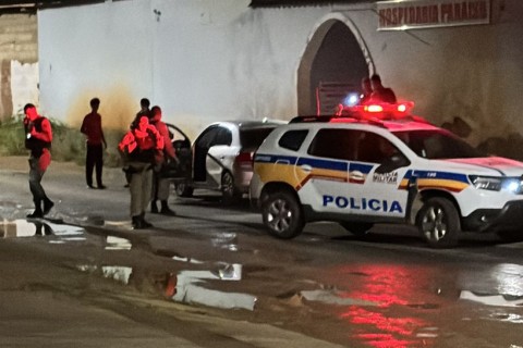 Homem de 42 anos é executado a tiros dentro de carro de aplicativo em Pedro Leopoldo dias após sair da prisão