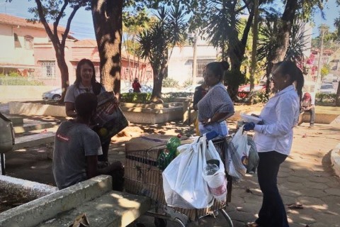 Prefeitura de Pedro Leopoldo realiza ação para atender pessoas em situação de rua durante o frio