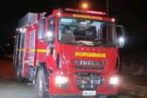 Bombeiros controlam incêndio em área próxima à Cachoeira do Urubu, em Pedro Leopoldo