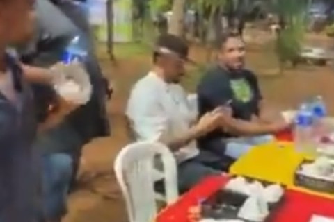 Desafio do hot dog movimenta Praça Tancredo Neves, em Pedro Leopoldo