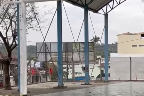 Vereador acompanha situação da quadra no bairro Romero de Carvalho