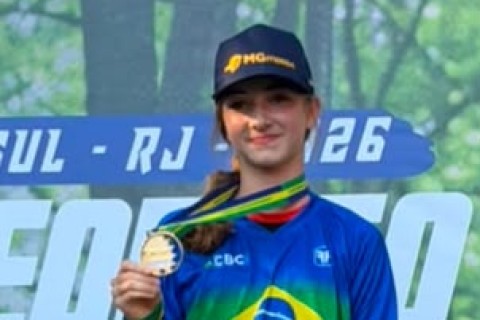 Pedroleopoldense conquista título inédito de campeã brasileira de Downhill