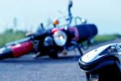 Motociclista foge da PM em alta velocidade e colide contra muro em Pedro Leopoldo