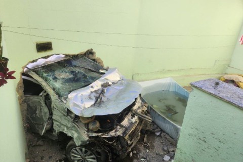 Acidente no bairro São Geraldo também mobilizou Bombeiros; vítima ficou presa às ferragens